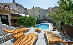 Villa Vlade- From The Heated Pool To The Beach In 1 Minute
