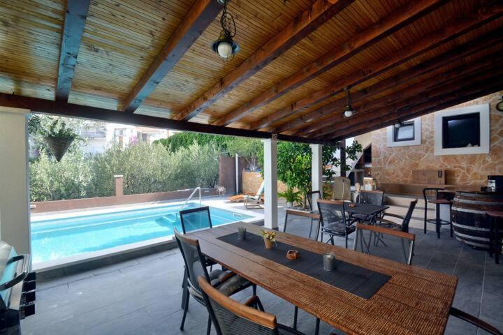 Villa Vlade- From The Heated Pool To The Beach In 1 Minute Jesenice  Exterior foto