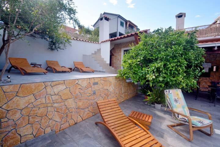 Villa Vlade- From The Heated Pool To The Beach In 1 Minute Jesenice  Exterior foto
